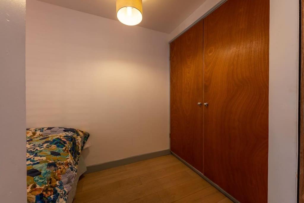 Lovely Self-Contained Basement Studio With Kitchen London Exteriör bild